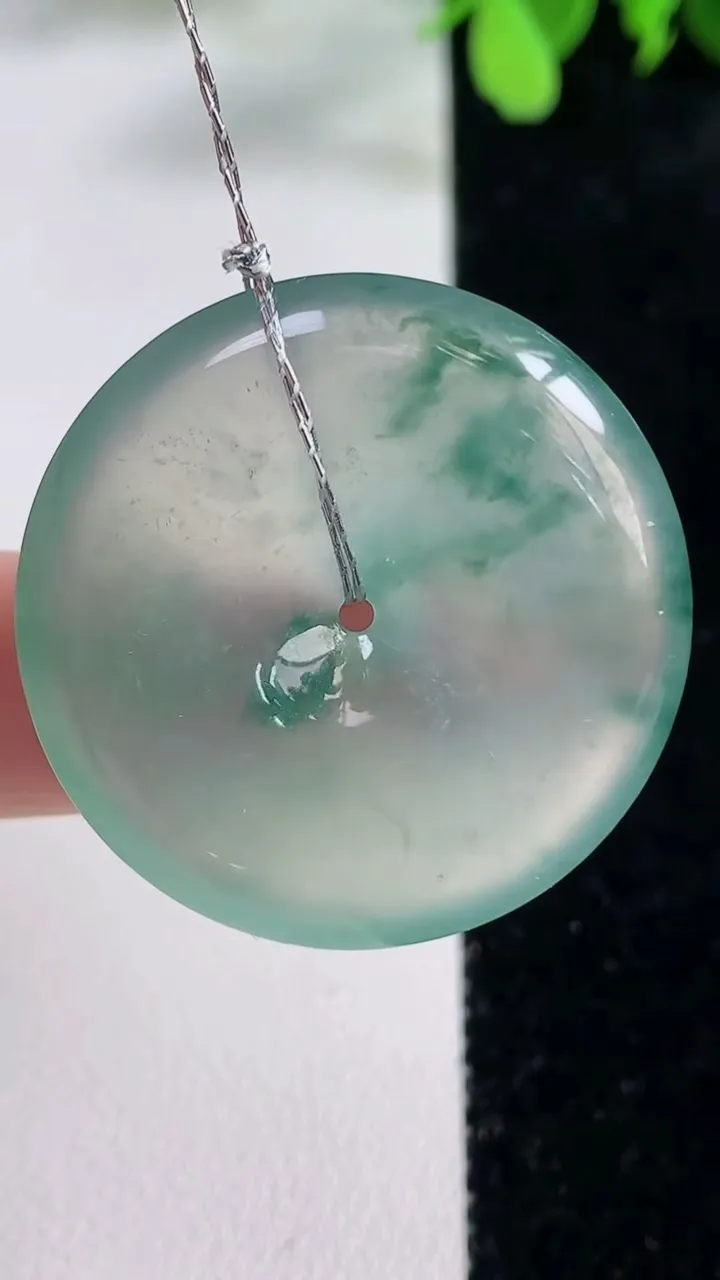 天然A货翡翠种飘花平安扣吊坠，尺寸31.2-5.7，重量:11.54g
11月9日