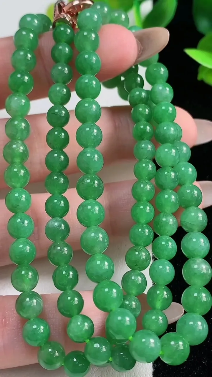 天然A货翡翠圆珠项链97颗，尺寸5.8，重量:32.59g
11月9日