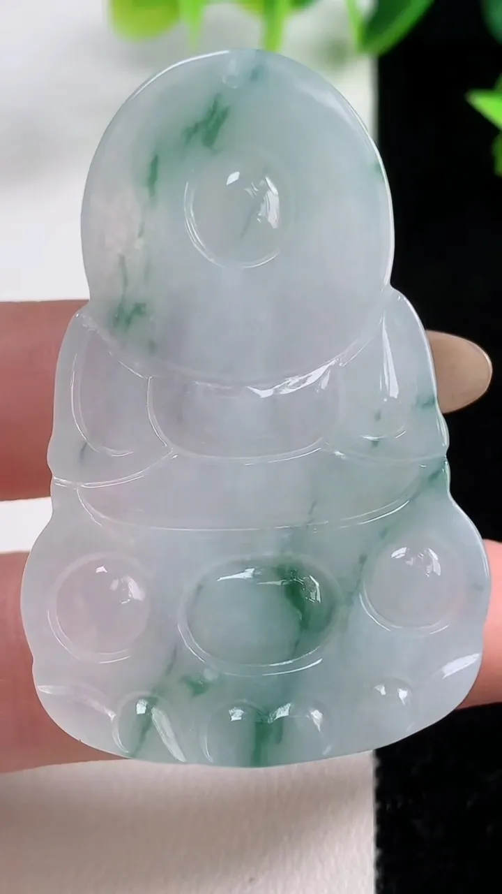 天然A货翡翠冰种飘花正装观音菩萨吊坠，尺寸53-33.7-5.7，重量:19.00g
11月9日