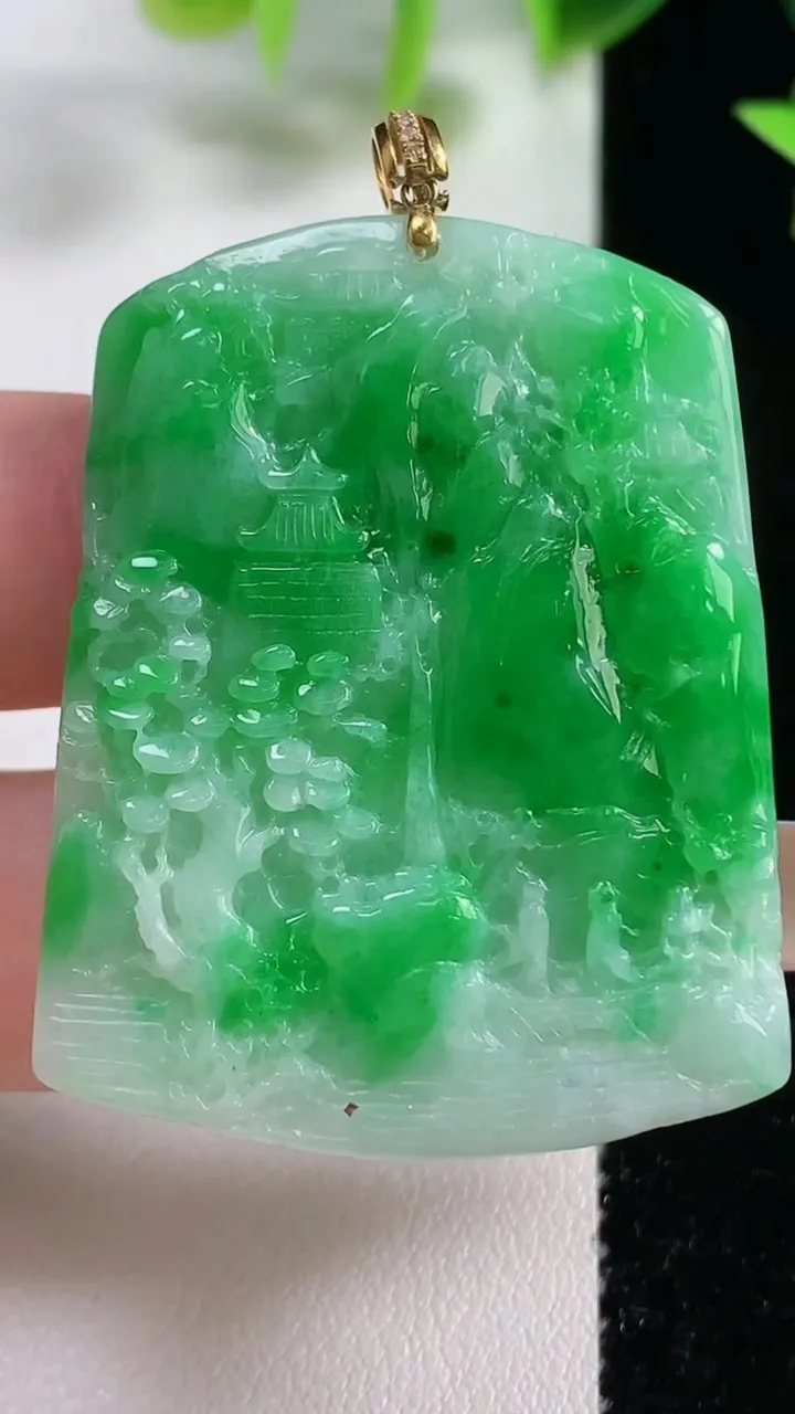 天然A货翡翠山水牌吊坠，尺寸43.8-34.6-4.3，重量15.05g
11月9日