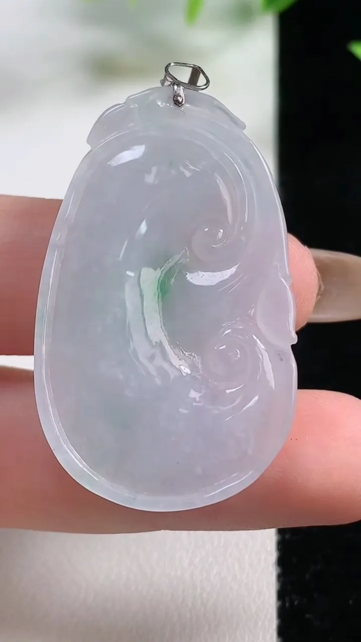 天然A货翡翠如意吊坠，尺寸39.5-24.4-5.3，重量:9.28g
11月9日