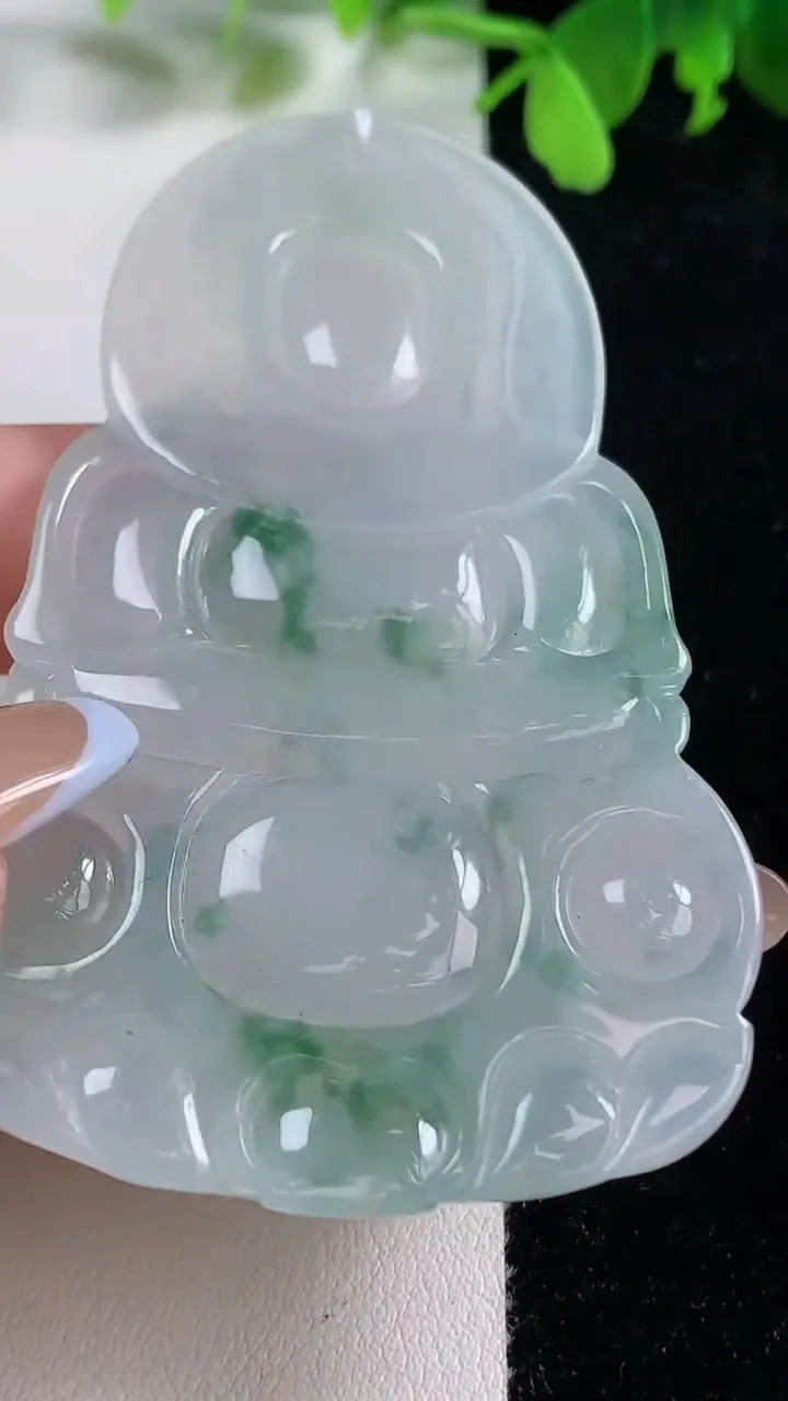 天然A货翡翠种飘花正装观音菩萨吊坠，尺寸73.5-45.8-5.5，重量:34.59g
11月9日