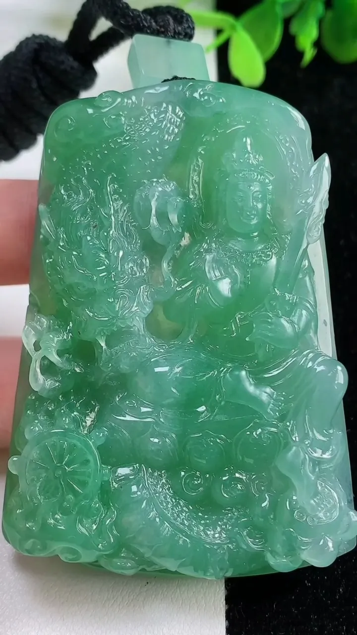 天然A货翡翠祥龙虚空藏菩萨吊坠，尺寸68-45.6-12，重量:77.33g
11月9日