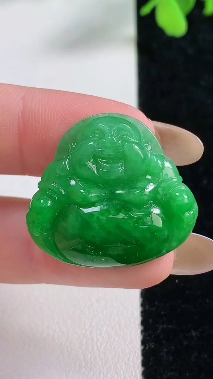 天然A货翡翠佛公吊坠，尺寸25.6-28-5.9，重量:6.64g
11月9日