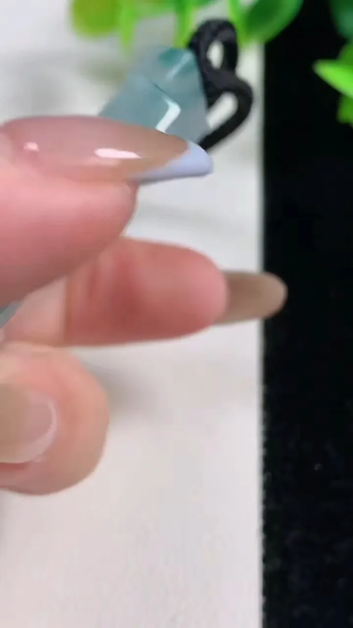 天然A货翡翠种飘花仿古无事牌吊坠，尺寸56.5-41.6-6.8，重量:46.42g
11月9日