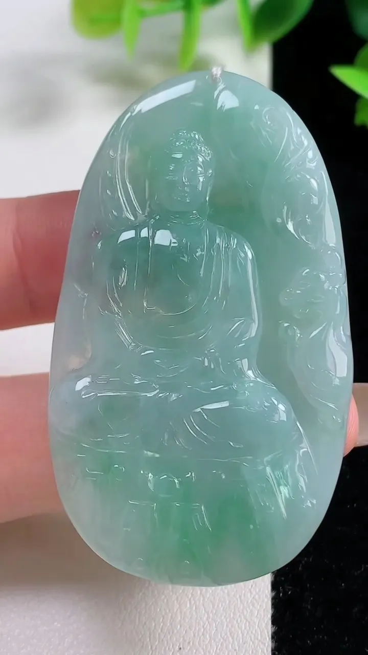 天然A货翡翠大日如来吊坠，尺寸57.2-33.3-5.3，重量:23.96g
11月9日