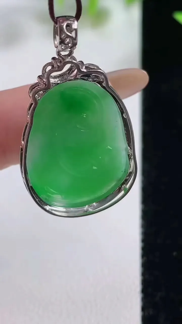 天然A货翡翠如意吊坠，尺寸34.2-19.2-6裸石24-14.5，重量:4.13g
11月9日