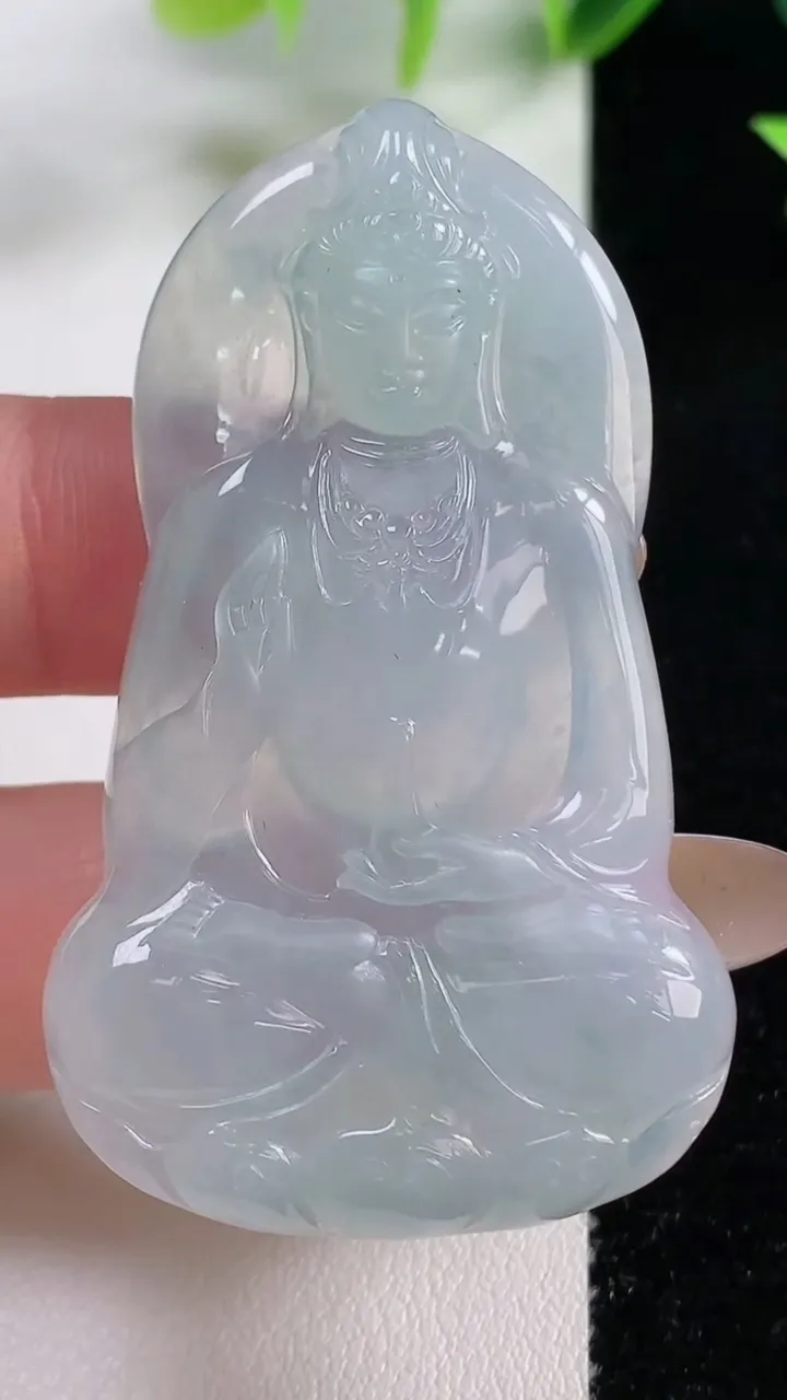 天然A货翡翠冰种飘花素衣观音菩萨吊坠，尺寸56-32.8-5，重量:18.30g
11月9日