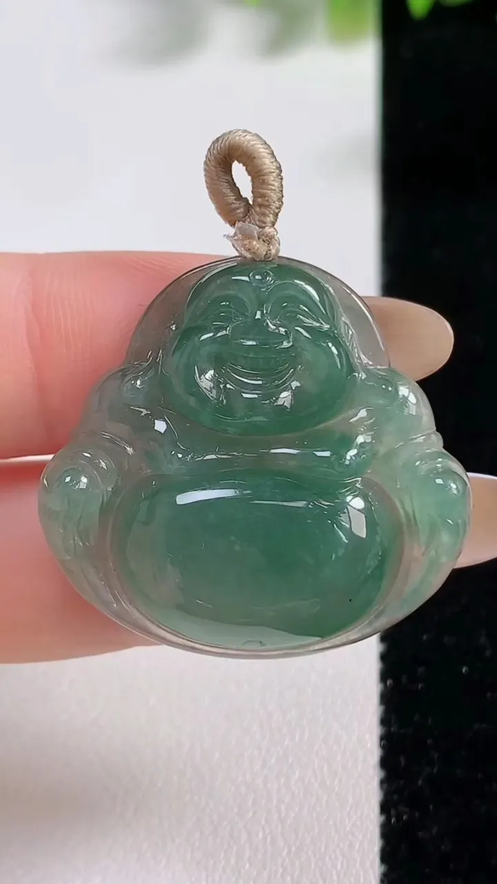 天然A货翡翠佛公吊坠，尺寸29.5-31.4-5.7，重量:8.10g
11月9日