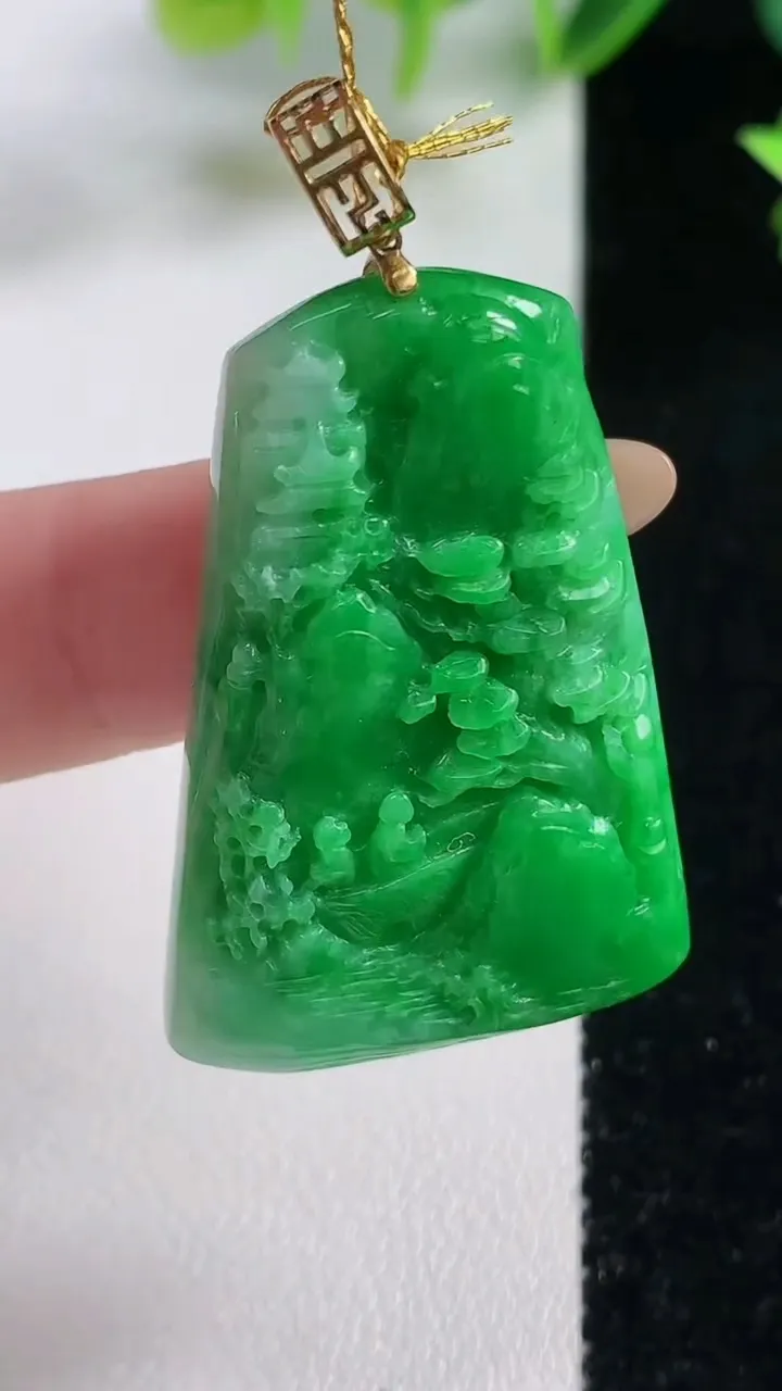 天然A货翡翠山水牌吊坠，尺寸37.3-25.8-6.9，重量:13.27g
11月9日