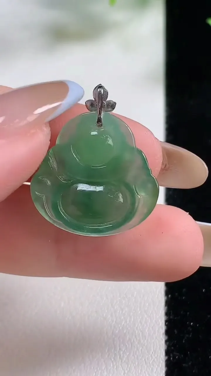天然A货翡翠佛公吊坠，尺寸19.8-19.5-4.8，重量:2.96g
11月9日
