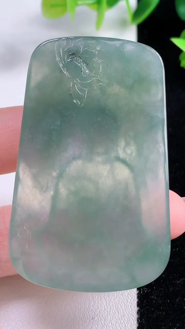 天然A货翡翠普贤菩萨吊坠，尺寸56.8-35.2-5.7，重量:30.50g
11月9日