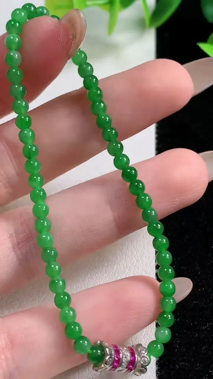 天然A货翡翠小米圆珠手串52颗，尺寸3.3，重量:4.36g11月9日
工厂直销收藏佳品,种好水足，