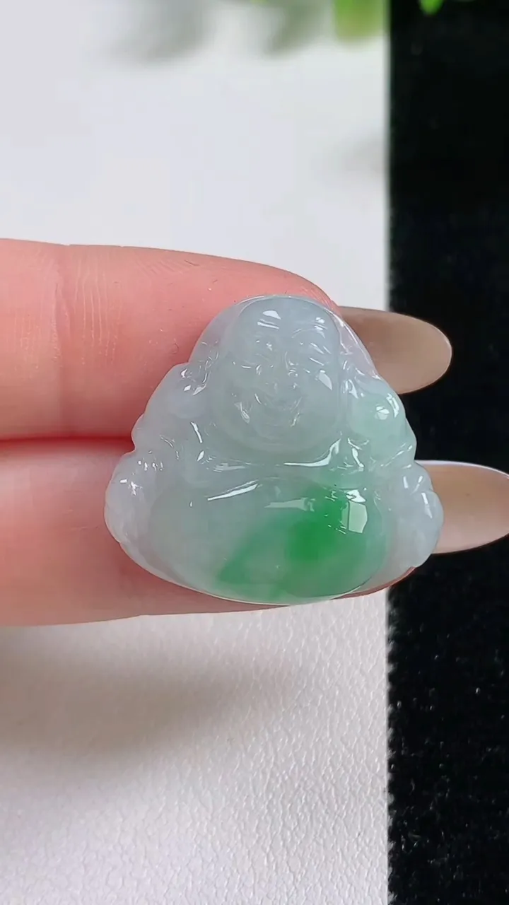 天然A货翡翠佛公吊坠，尺寸23.3-25.3-6.9，重量:7.86g
11月9日