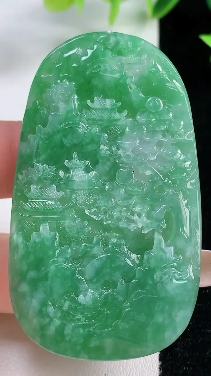 天然A货翡翠山水牌吊坠，尺寸62.5-36.3-5.8，重量:30.20g
11月9日