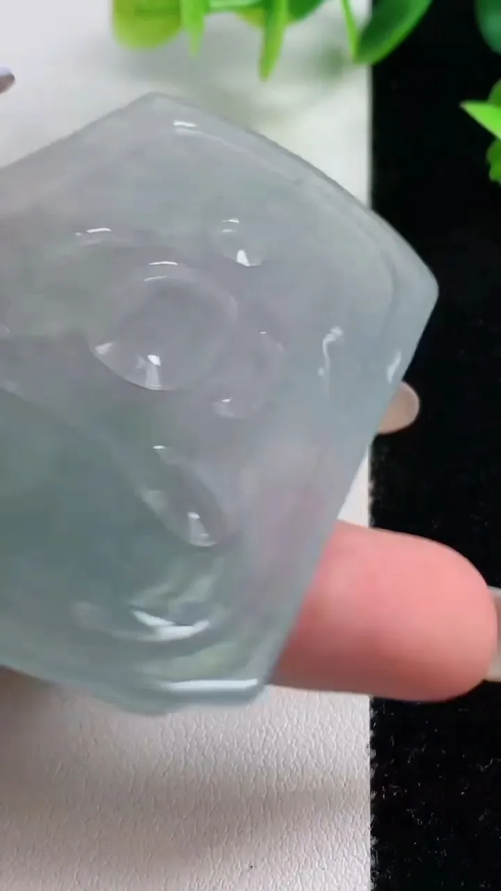 天然A货翡翠普贤菩萨吊坠，尺寸69.4-47.3-5.2，重量:38.86g
11月9日