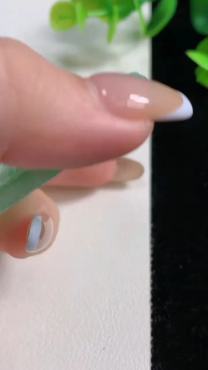 天然A货翡翠山水牌吊坠，尺寸52.8-5.2，重量:24.35g
11月9日