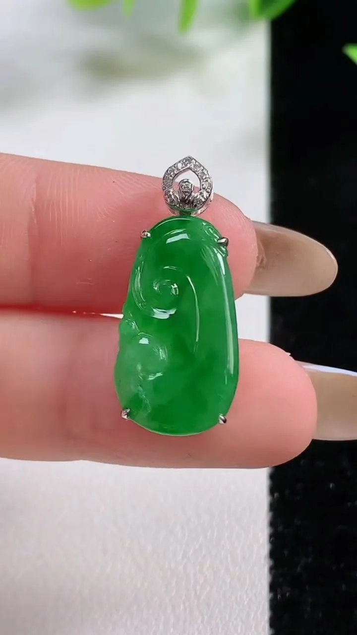 天然A货翡翠如意吊坠，尺寸21.4-11.6-4，重量:2.02g
11月9日