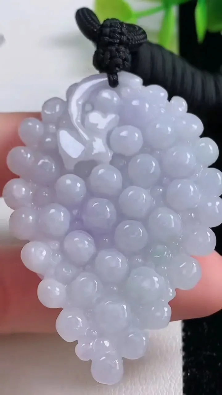 天然A货翡翠紫罗兰多子多福 葡萄吊坠，尺寸54.3-38.5-12.4，重量:38.08g
11月9日