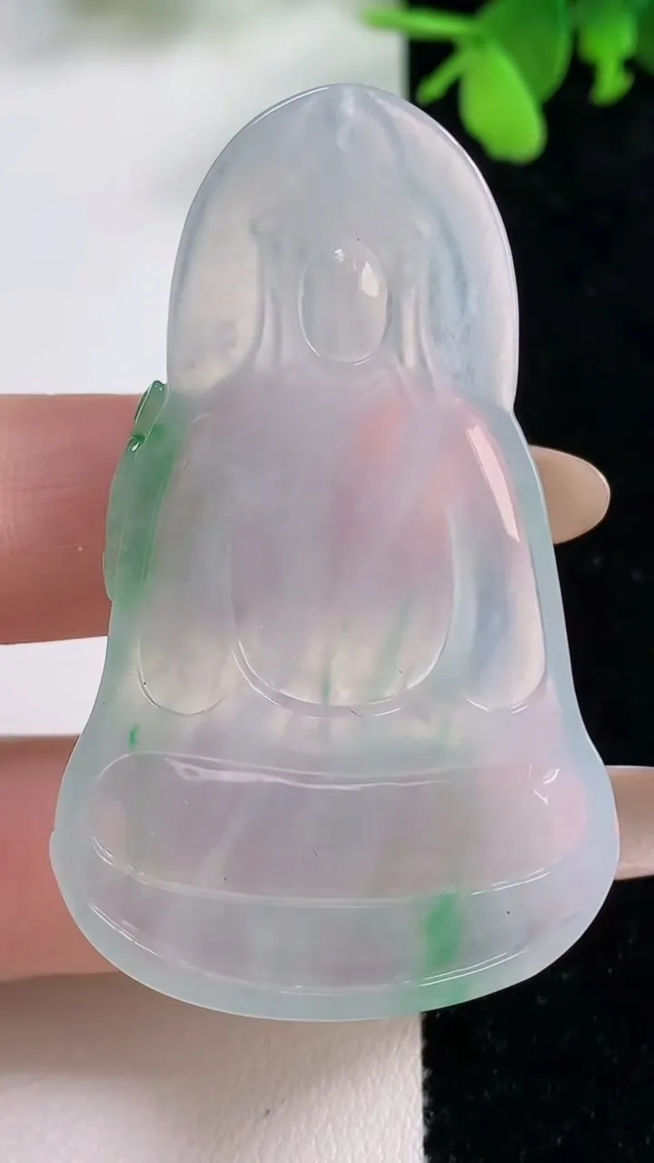 天然A货翡翠素衣观音菩萨吊坠，尺寸56.4-34.5-5.2，重量:17.51g
11月9日