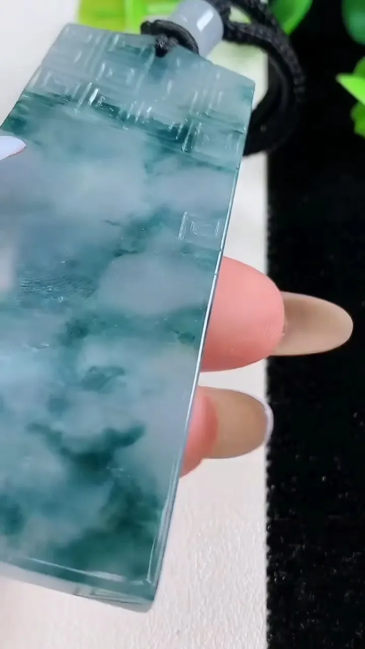 天然A货翡翠冰种紫罗兰 飘花虚空藏菩萨吊坠，尺寸64.5-34.2-7.4，重量:43.88g
11月9日