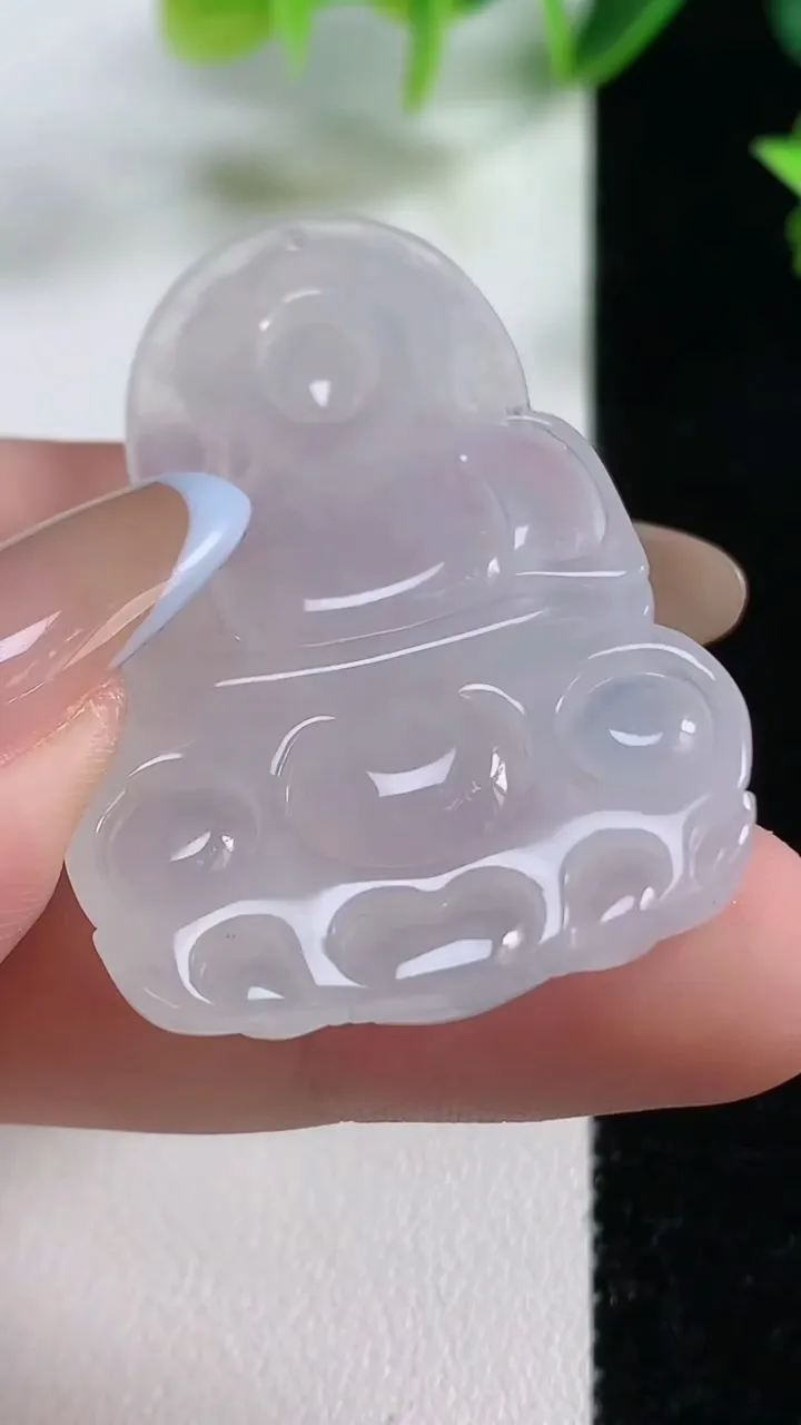 天然A货翡翠正装观音菩萨吊坠，尺寸48-28.8-5.9，重量:14.91g
11月9日