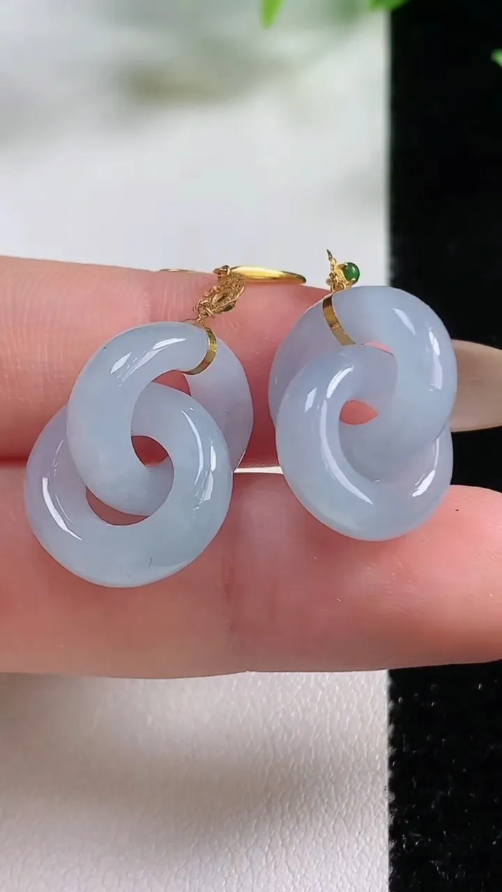 天然A货翡翠种紫罗兰环环相扣耳坠，尺寸15.5-5.4，重量:7.58g
11月9日