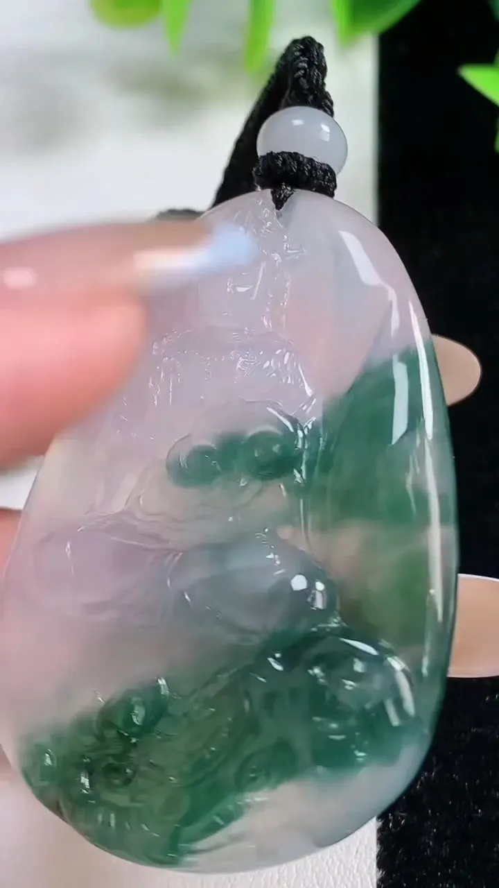 天然A货翡翠冰种飘花普贤菩萨吊坠，尺寸52-36.5-5.7，重量:24.97g
11月9日