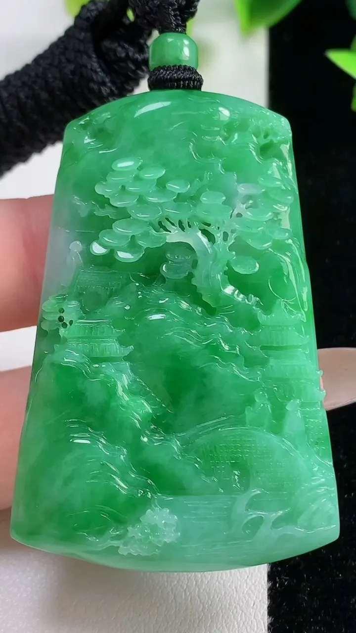天然A货翡翠山水牌吊坠，尺寸54.6-35.4-7.6，重量:33.02g
11月9日