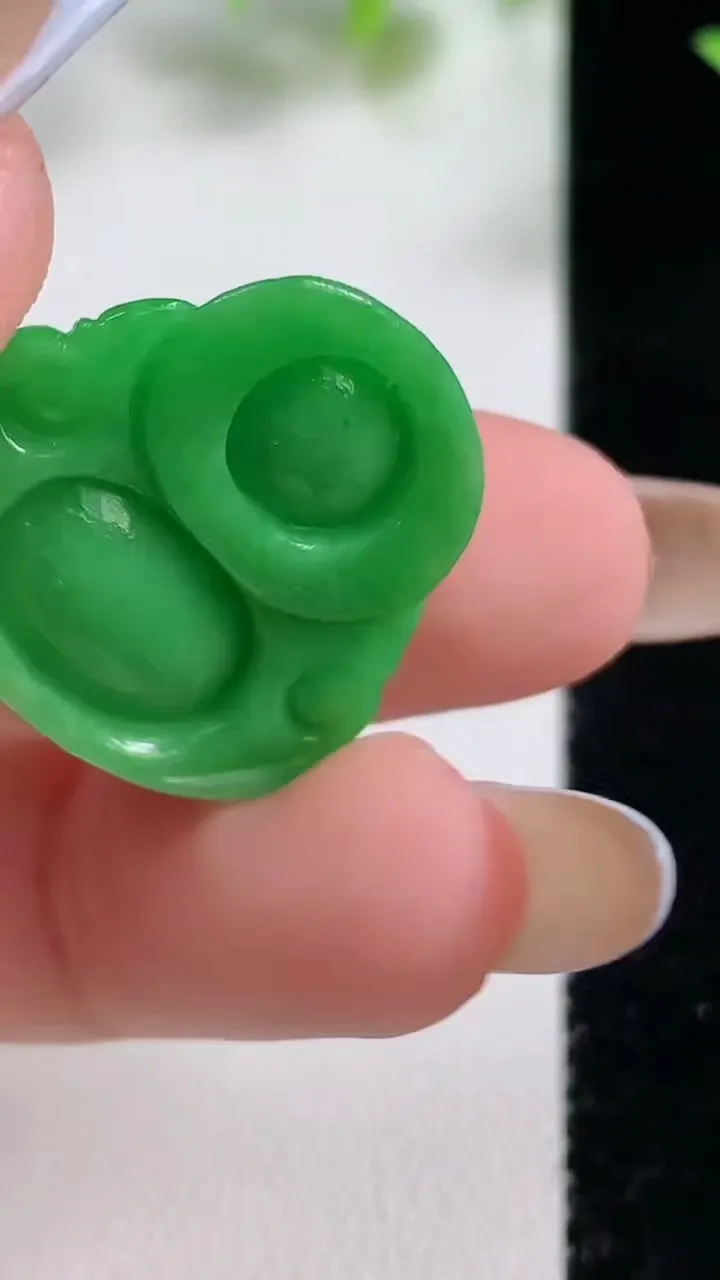 天然A货翡翠佛公吊坠，尺寸22.3-24.6-5.2，重量:4.40g
11月9日