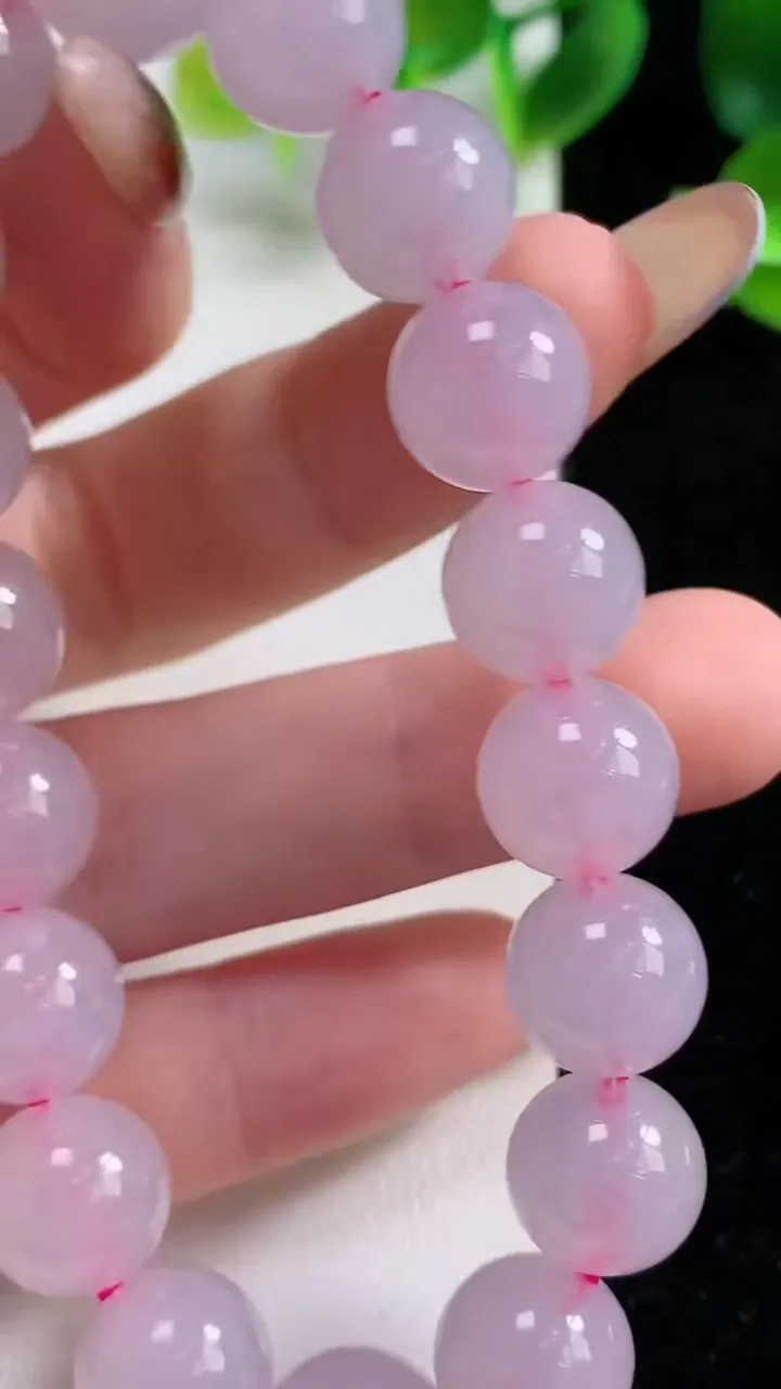 天然A货翡翠种紫罗兰圆珠手串18颗，尺寸11，重量:41.69g11月9日
工厂直销收藏佳品,种好水足，色泽均匀，有种有色，上手高大气！