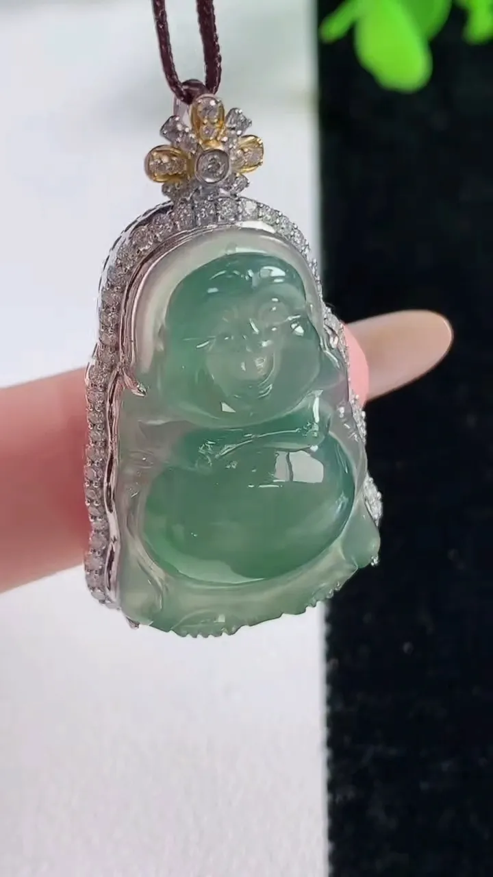 天然A货翡翠站佛 佛公吊坠，尺寸38-21.4-10.5裸石27.5-18.6，重量:7.15g
1