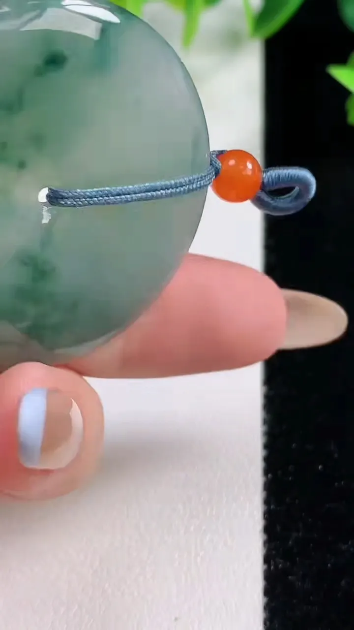 天然A货翡翠冰种飘花平安扣吊坠，尺寸39.3-5.4，重量:18.60g
11月9日