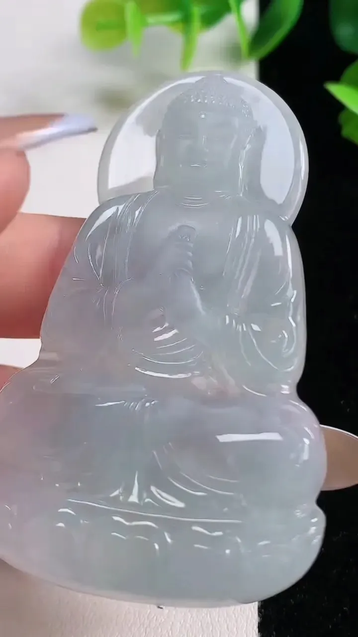 天然A货翡翠大日如来吊坠，尺寸65.7-38.7-5.9，重量:25.50g
11月9日