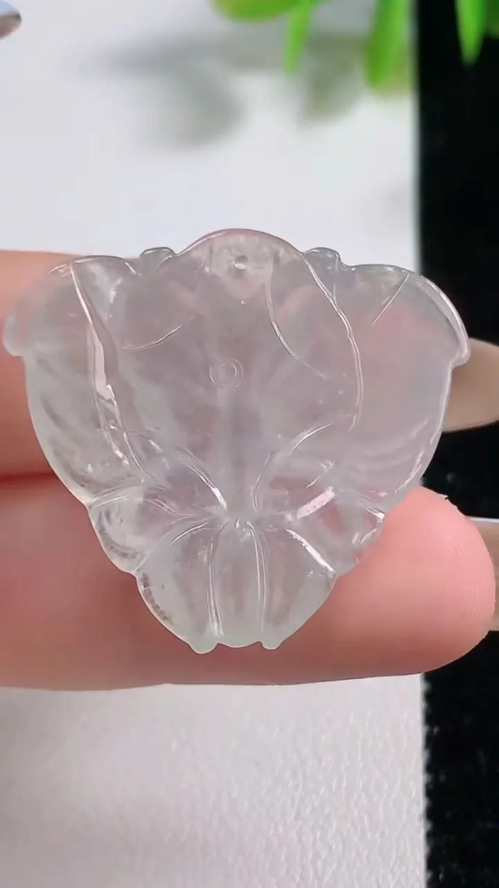 天然A货翡翠蝴蝶吊坠，尺寸27-30.5-5.3，重量:6.51g
11月9日