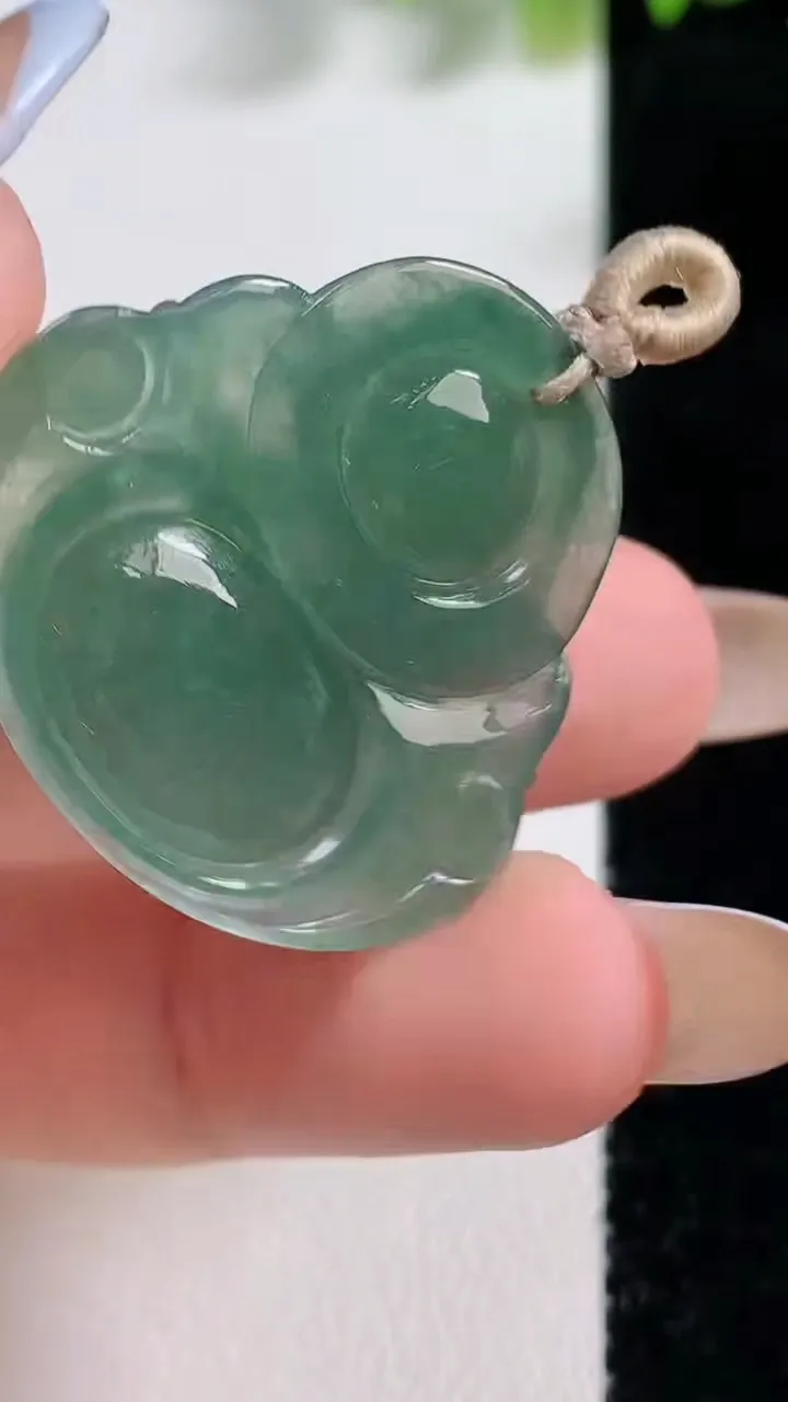 天然A货翡翠佛公吊坠，尺寸29.5-31.4-5.7，重量:8.10g
11月9日