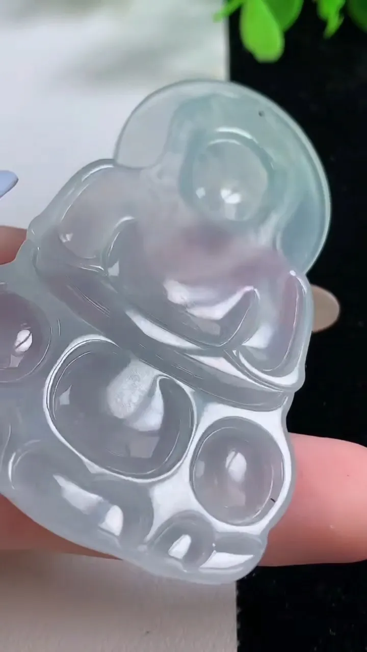 天然A货翡翠正装观音菩萨吊坠，尺寸67.7-39.8-6，重量:29.45g
11月9日