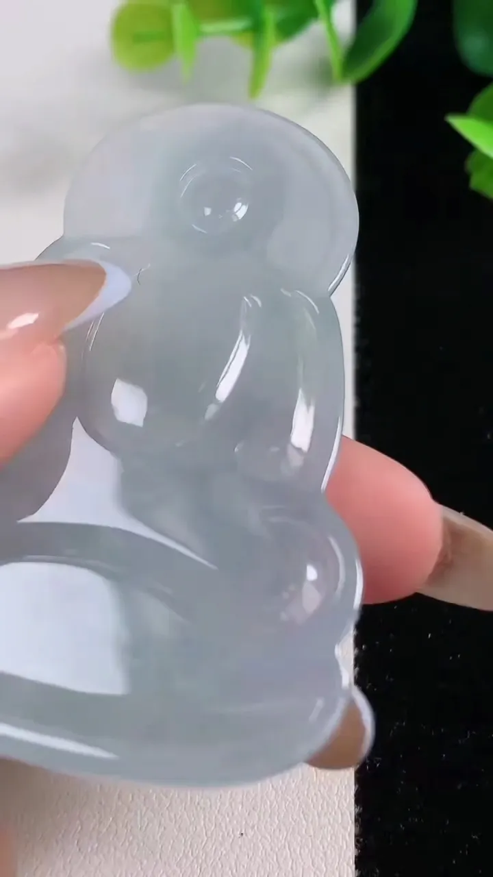 天然A货翡翠大日如来吊坠，尺寸65.7-38.7-5.9，重量:25.50g
11月9日