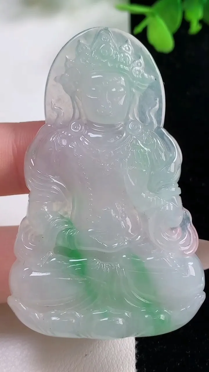 天然A货翡翠度母观音菩萨吊坠，尺寸63-39-5.2，重量:22.77g
11月9日