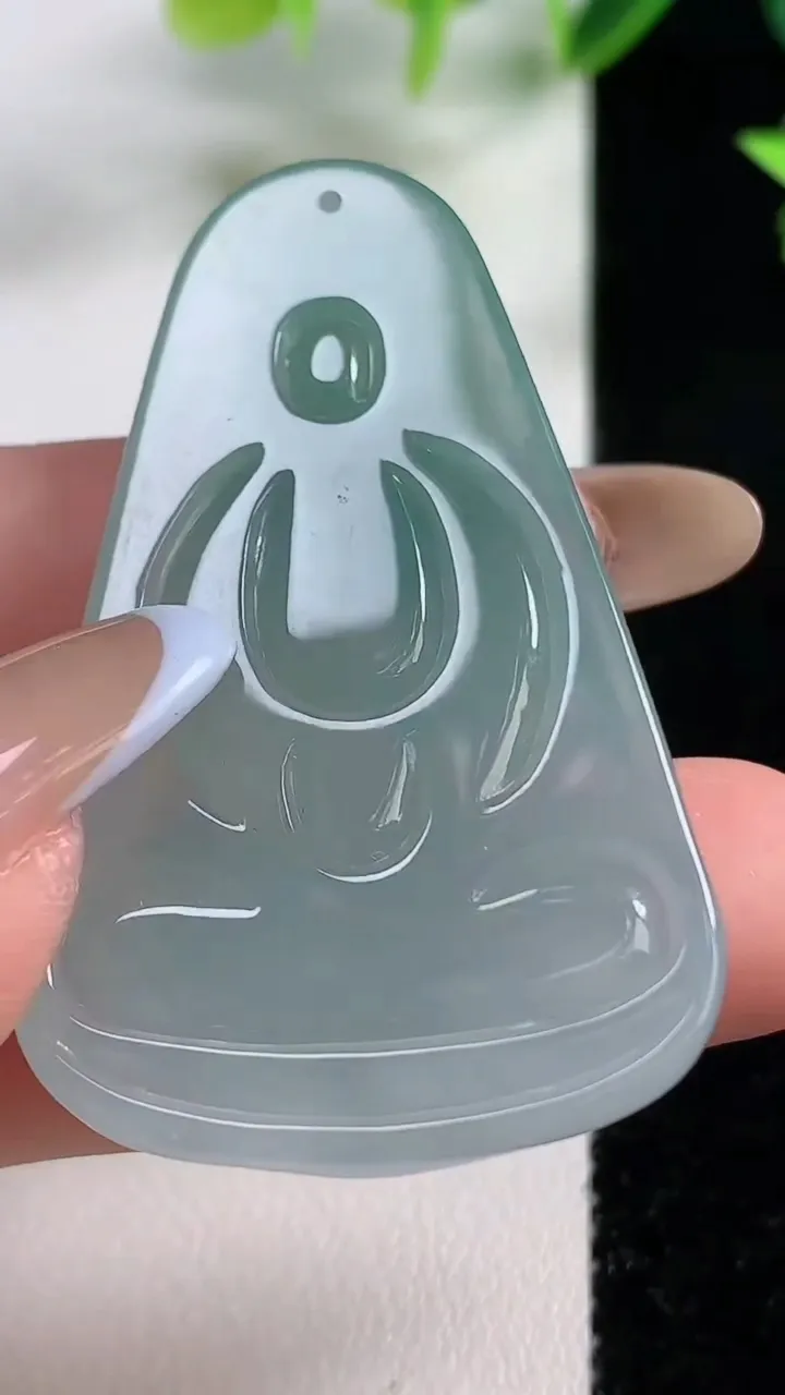 天然A货翡翠素衣观音菩萨吊坠，尺寸50.2-30.7-6，重量:16.17g
11月9日