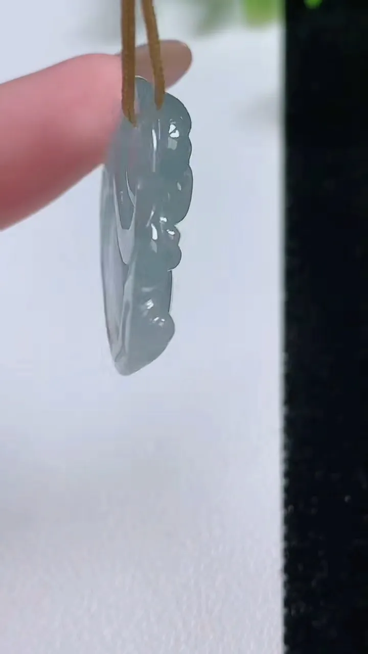 天然A货翡翠佛公吊坠，尺寸24.7-27.7-5.6，重量:5.31g
11月9日