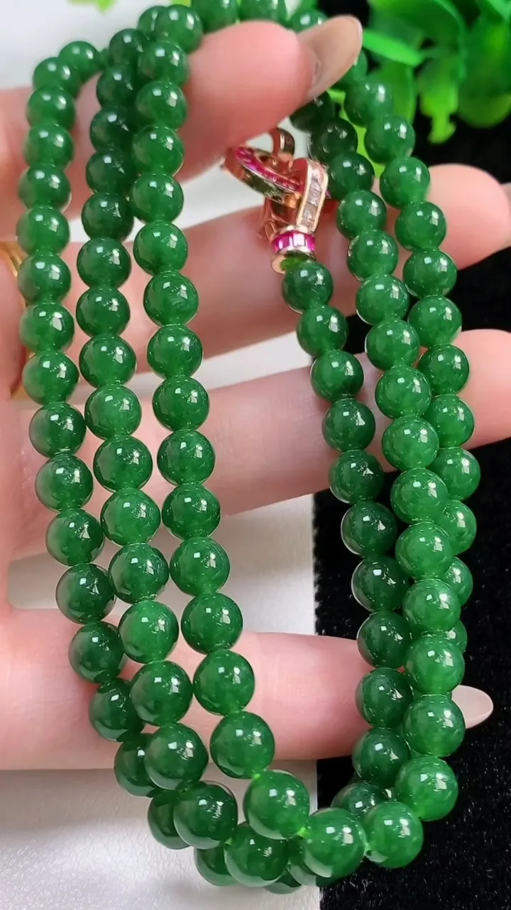 天然A货翡翠圆珠项链108颗，尺寸6，重量:42.40g11月9日
工厂直销收藏佳品,种好水足，色泽
