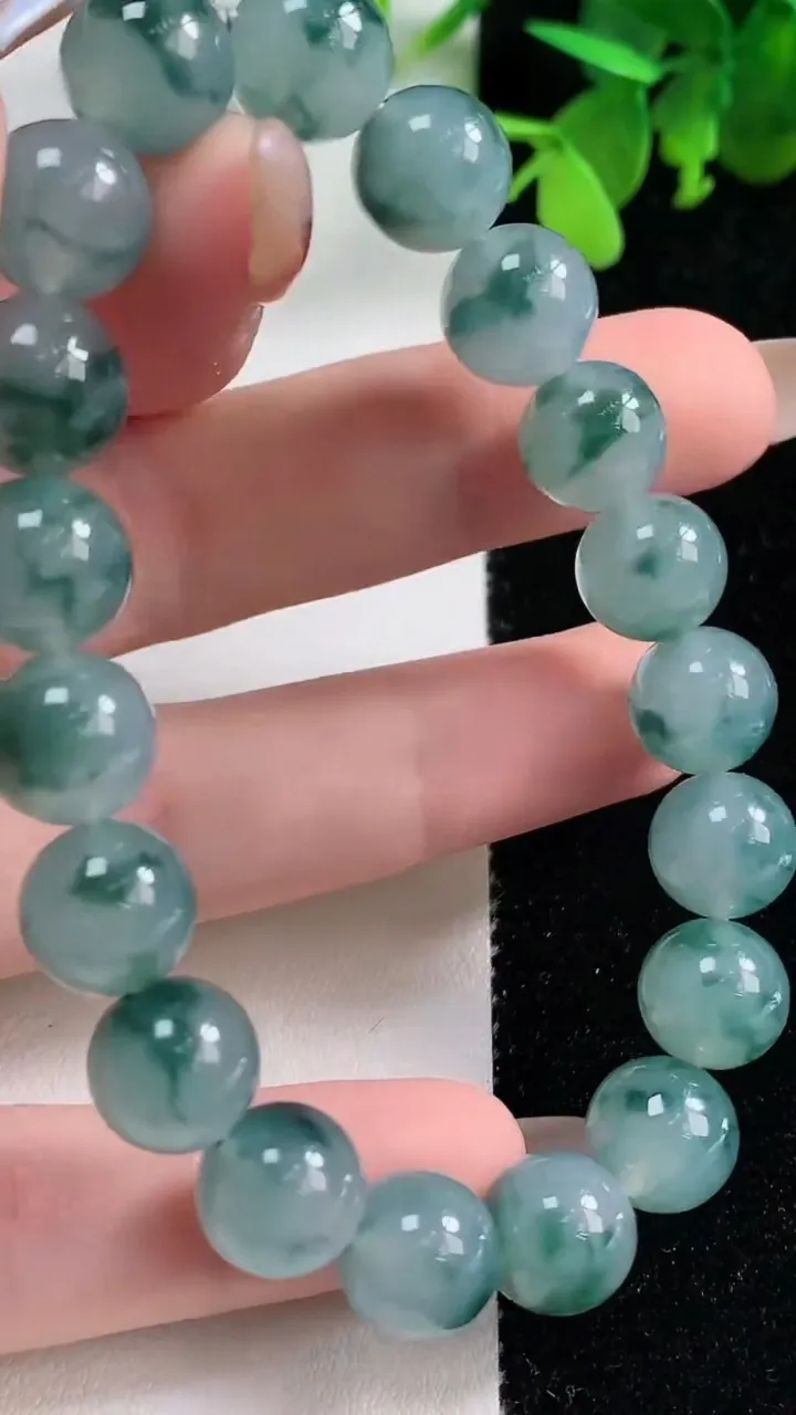 天然A货翡翠种飘花圆珠手串19颗，尺寸10，重量:32.68g11月9日
工厂直销收藏佳品,种好水足