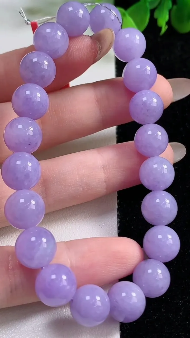 天然A货翡翠种紫罗兰圆珠手串20颗，尺寸10，重量:33.93g11月9日
工厂直销收藏佳品,种好水足，色泽均匀，有种有色，上手高大气！