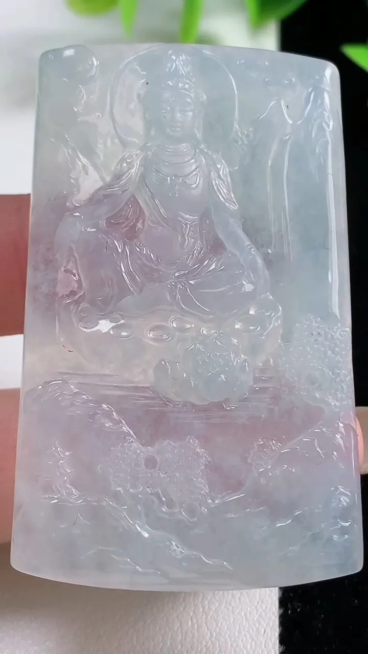 天然A货翡翠种白冰山水观音菩萨吊坠，尺寸57-34.6-5.5，重量:26.04g
11月9日