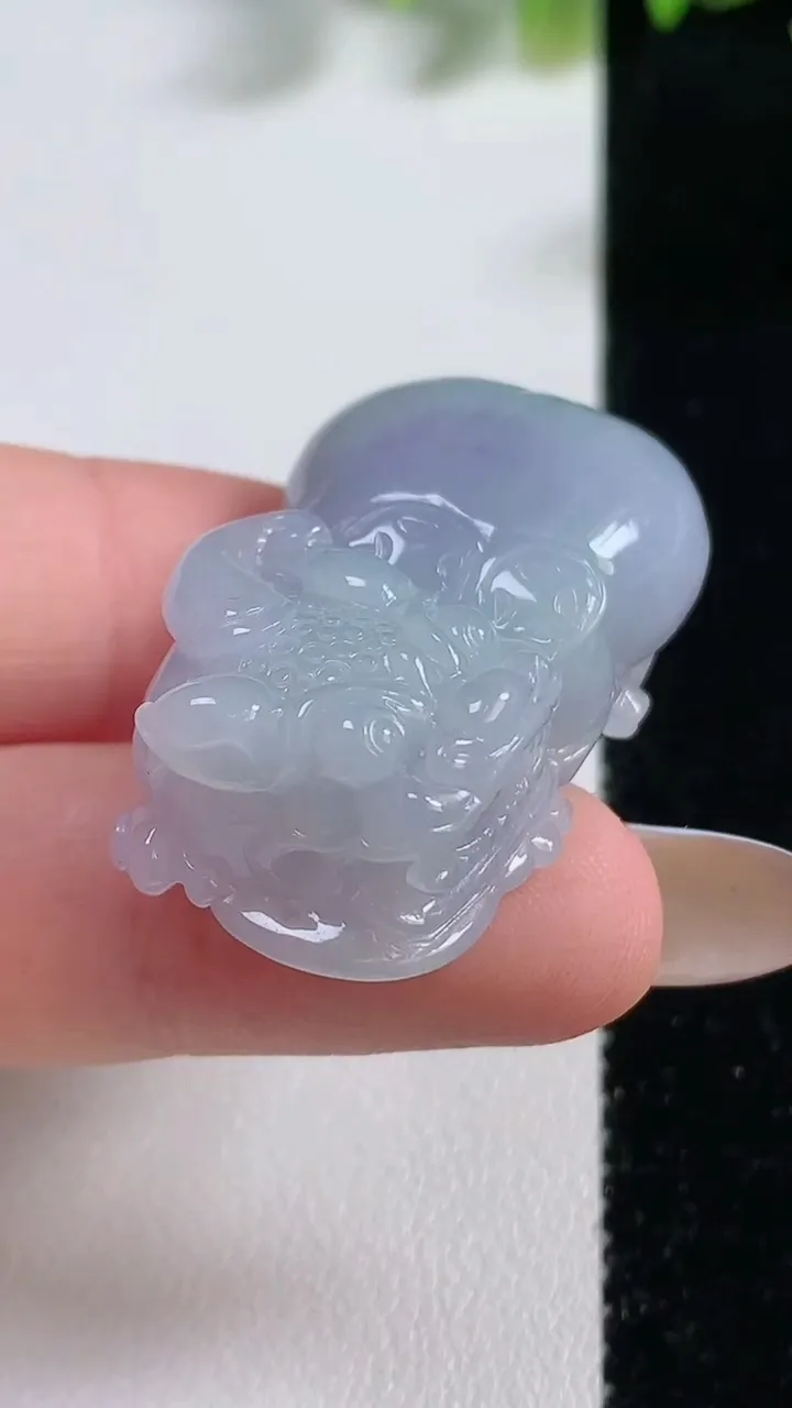 天然A货翡翠冰种紫罗兰霸王貔貅吊坠，尺寸36.5-20.3-12，重量:20.80g
11月9日