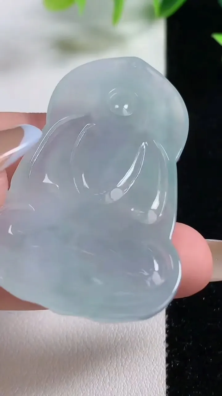 天然A货翡翠冰种飘花素衣观音菩萨吊坠，尺寸56-32.8-5，重量:18.30g
11月9日