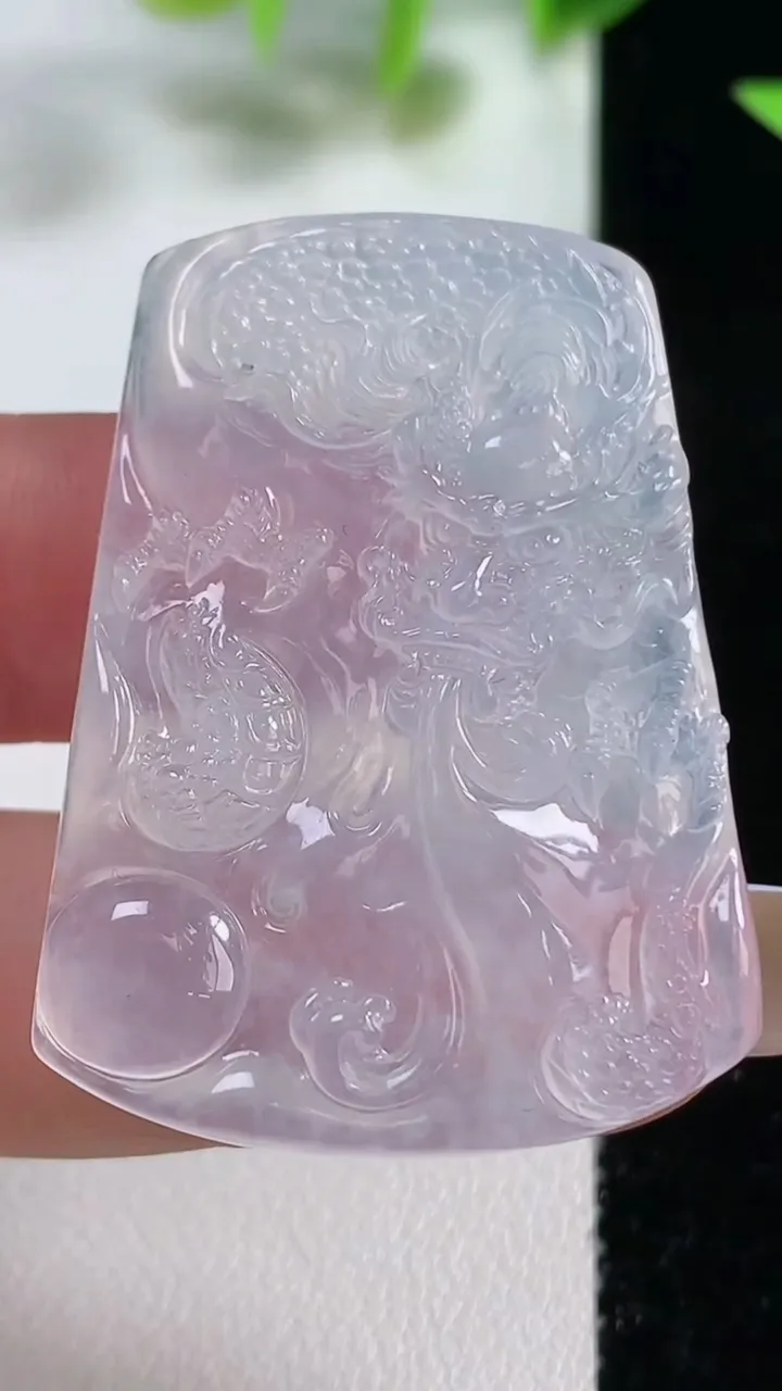 天然A货翡翠龙牌吊坠，尺寸41.8-30.4-4.5，重量:11.95g
11月9日