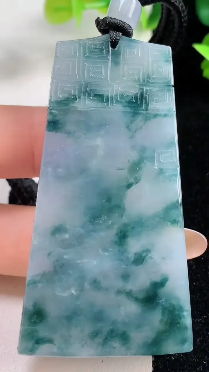 天然A货翡翠冰种紫罗兰 飘花虚空藏菩萨吊坠，尺寸64.5-34.2-7.4，重量:43.88g
11月9日