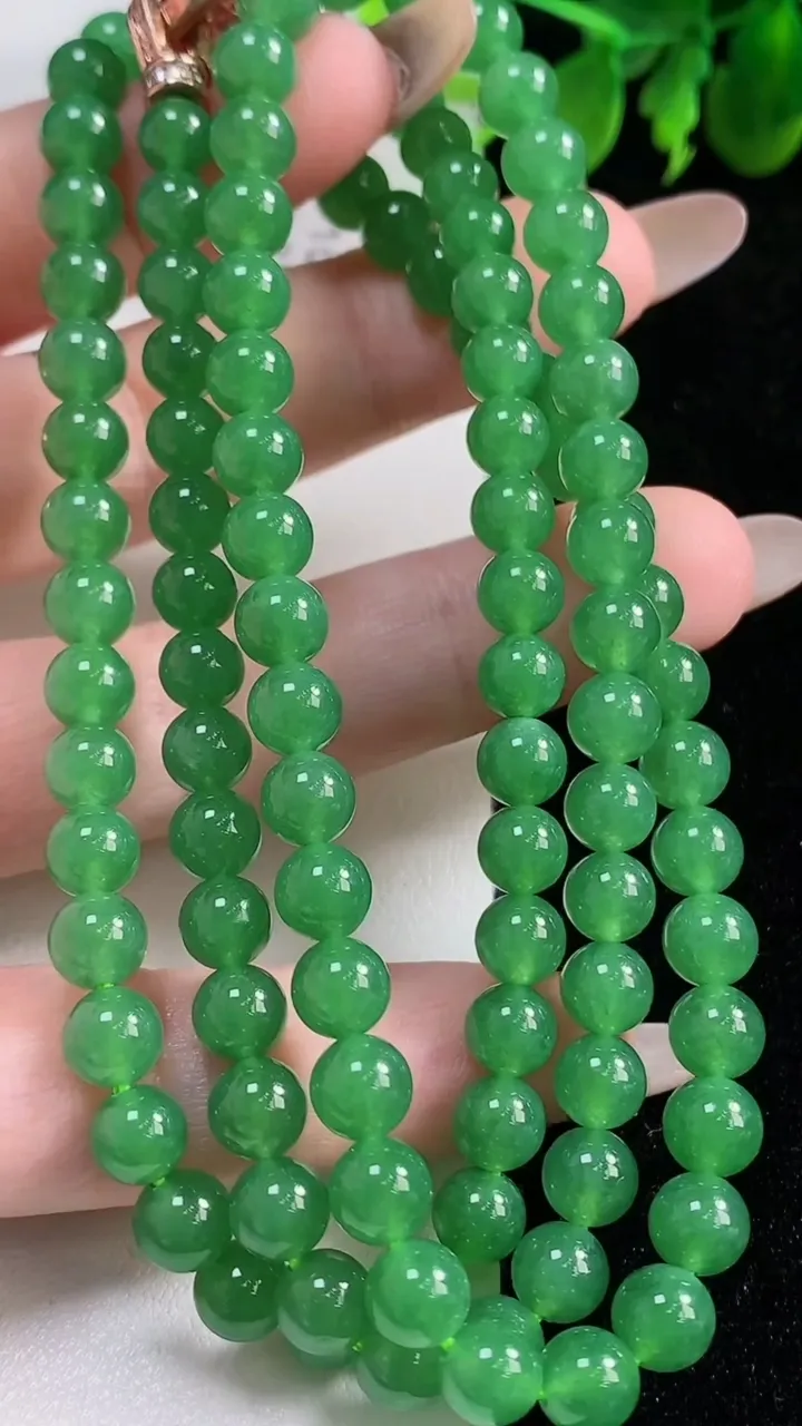 天然A货翡翠圆珠项链108颗，尺寸5.6，重量:42.13g11月9日
工厂直销收藏佳品,种好水足，